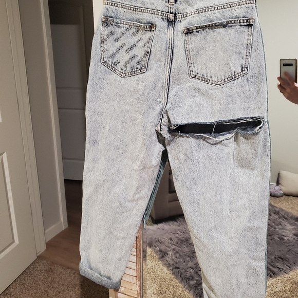 What Goes Around Boyfriend Jeans - Picture 4 of 4